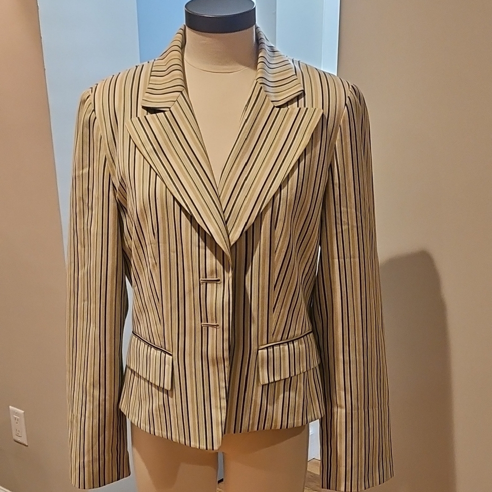 Elegant Striped Women's Suit